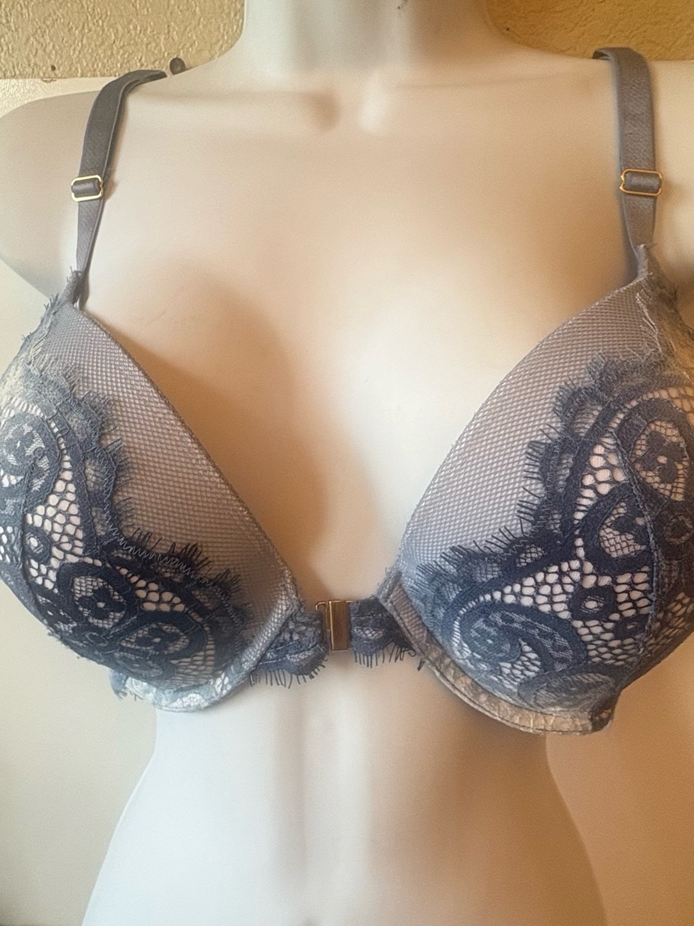 Victoria’s Secret bra very sexy  Push-Up Bra in blue size 36DD